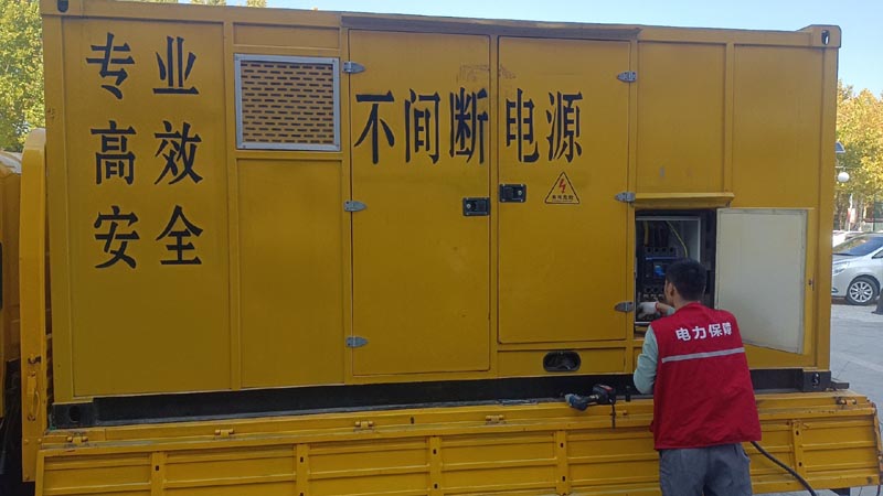 沁阳柴油发电机组和UPS电源配合使用时，如何避免切换过程中的电力中断？